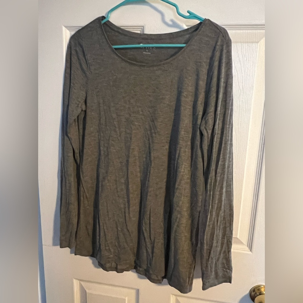 Gray light weight long sleeve medium tunic. STYLUS